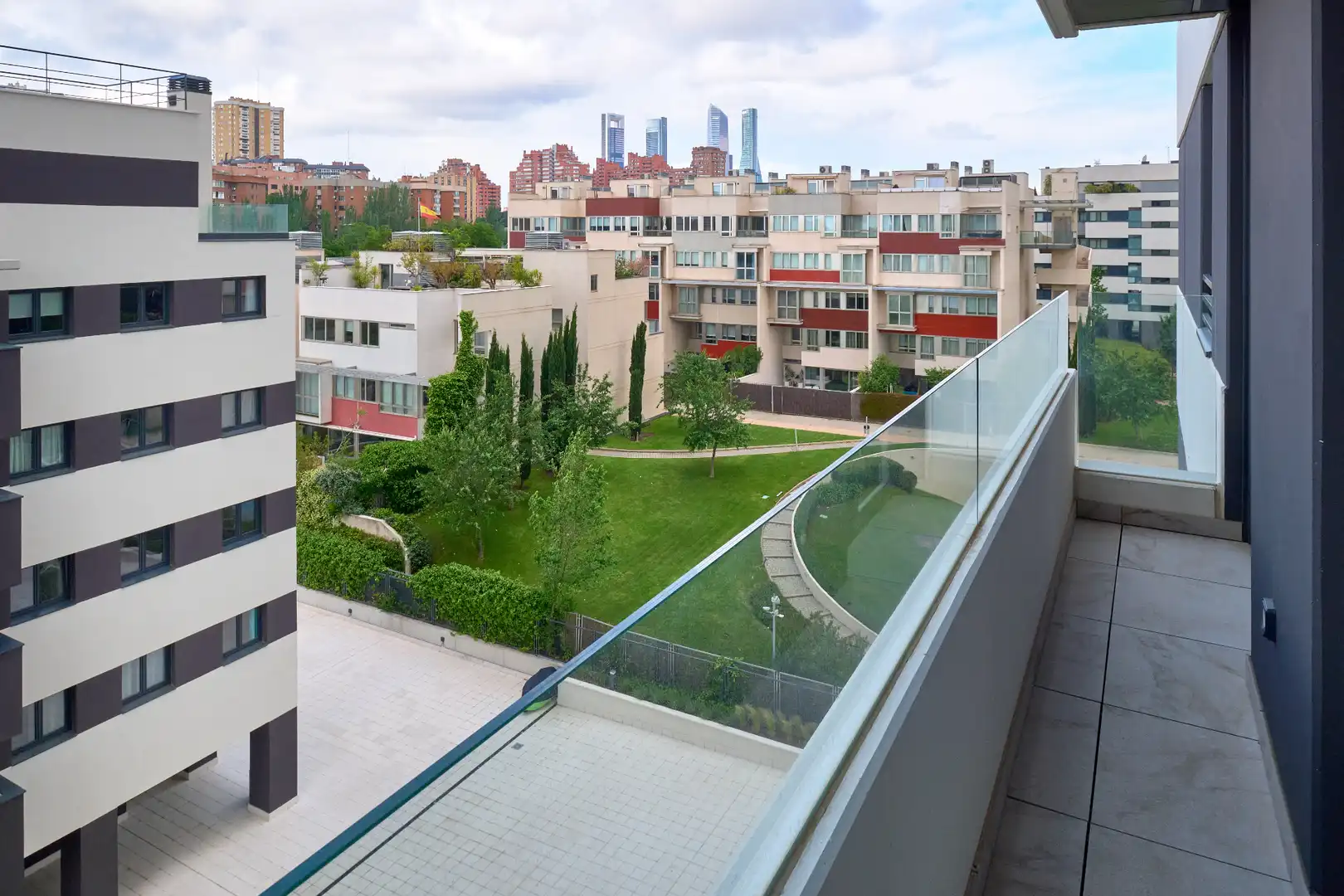 Terrasse von Wohnung zur Miete in Madrid mit Klimaanlage, Terrasse und Abstellraum