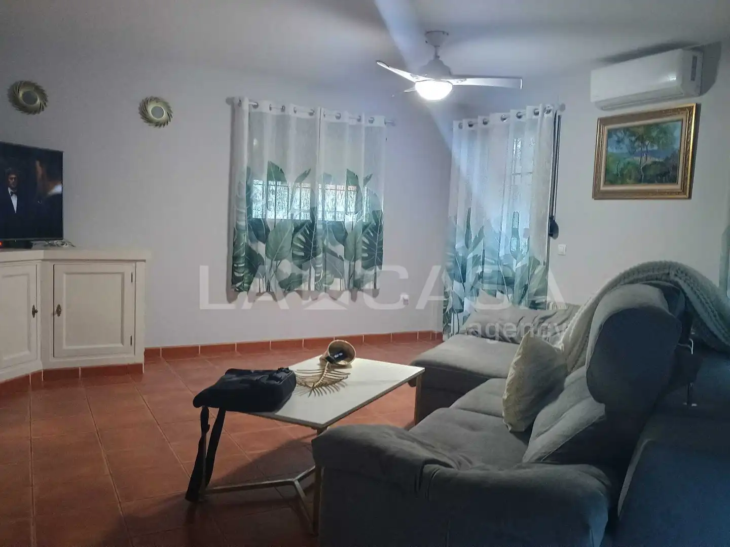 Wohnzimmer von Einfamilien-Reihenhaus zum Verkauf in Algeciras mit Balkon