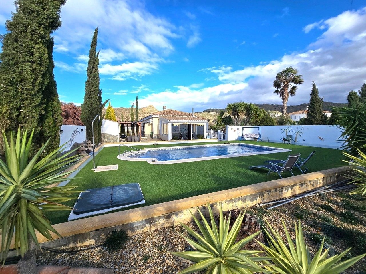 Vista exterior de Casa o xalet en venda en Albox amb Aire condicionat i Piscina