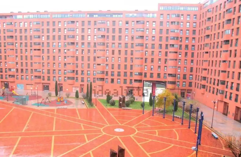 Außenansicht von Wohnung zum Verkauf in Burgos mit Heizung, Terrasse und Abstellraum