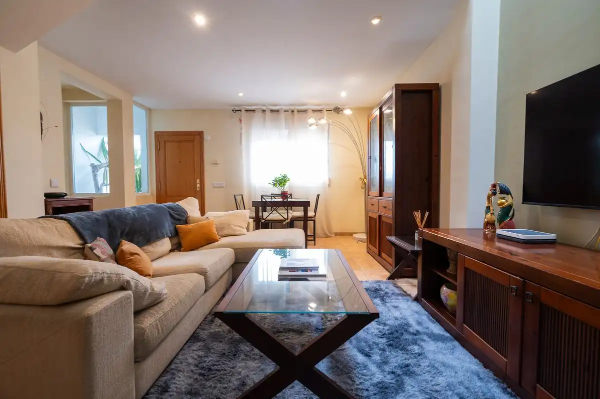Sala de estar de Casa adosada en venta en Sant Antoni de Portmany con Aire acondicionado, Calefacción y Jardín privado
