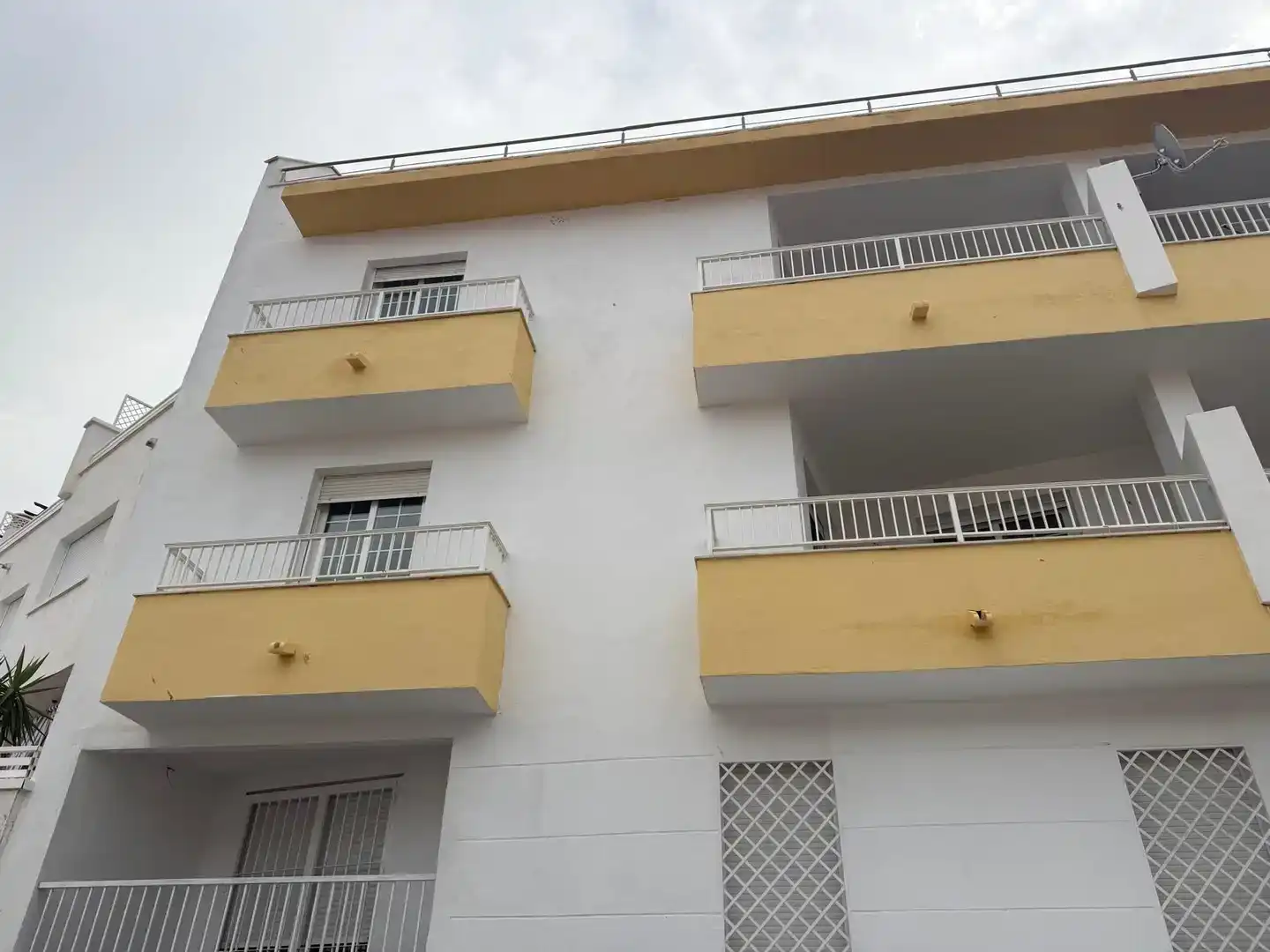 Vista exterior de Pis en venda en Polopos amb Aire condicionat i Balcó
