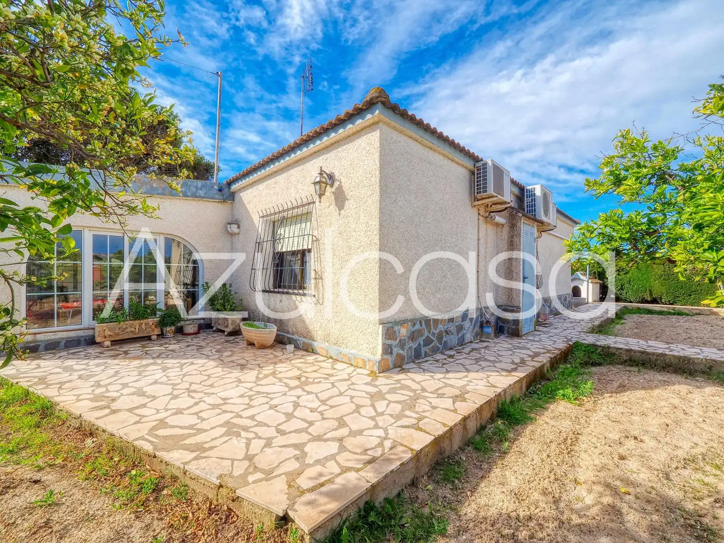 Vista exterior de Casa o xalet en venda en Busot amb Aire condicionat, Traster i Piscina