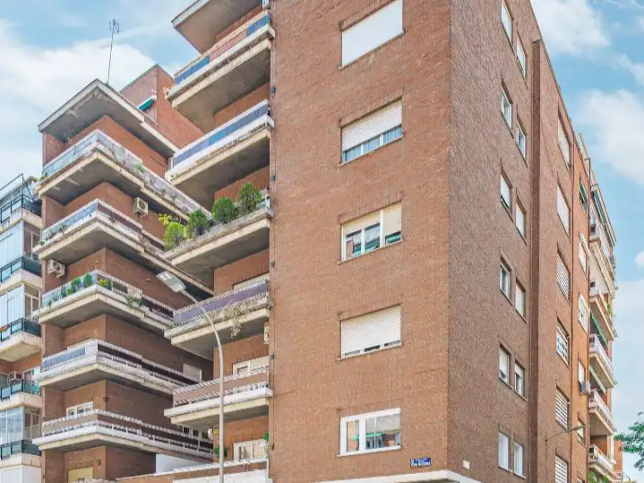 Vista exterior de Oficina de alquiler en Madrid con Aire acondicionado, Calefacción y Balcón