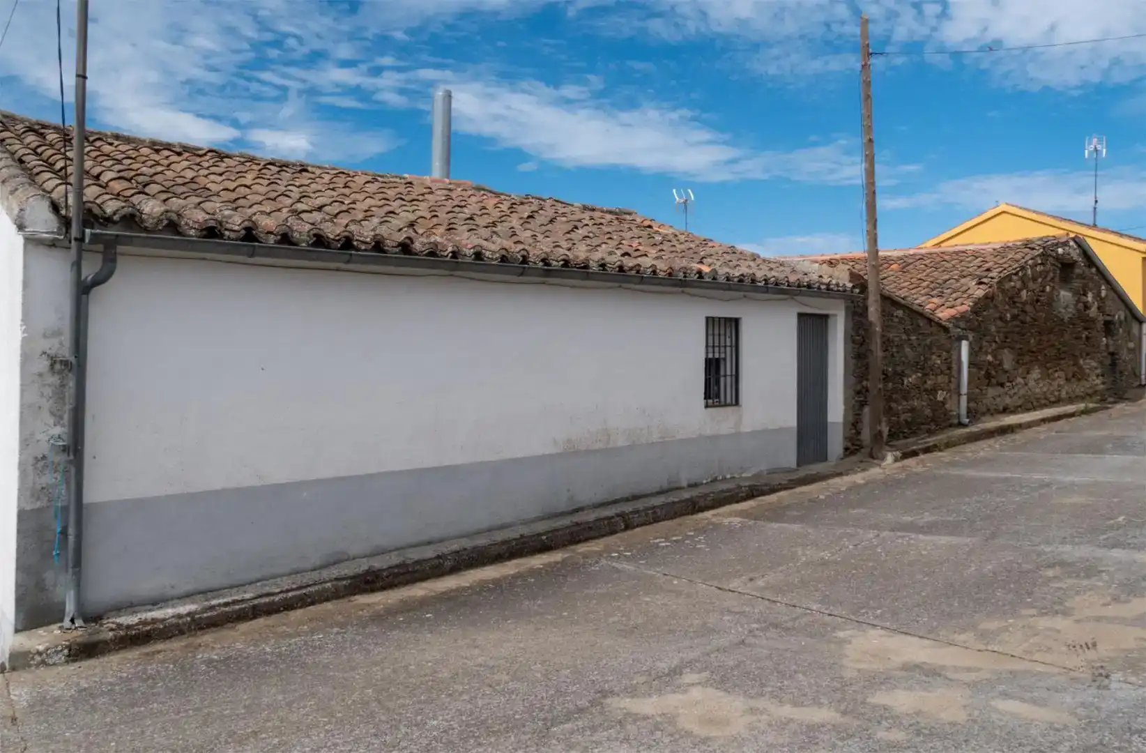 Vista exterior de Pis en venda en Montejo amb Jardí privat i Traster