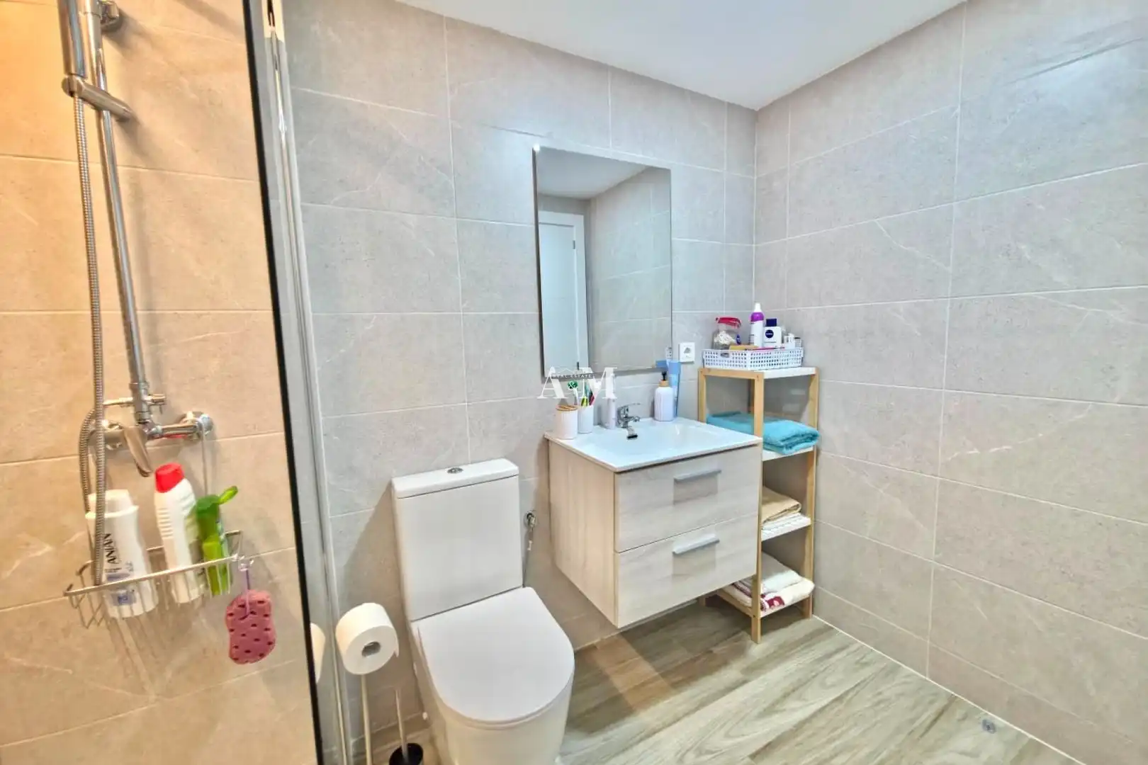 Bathroom of Flat for rent in Torrevieja  with Air Conditioner, Heating and Terrace