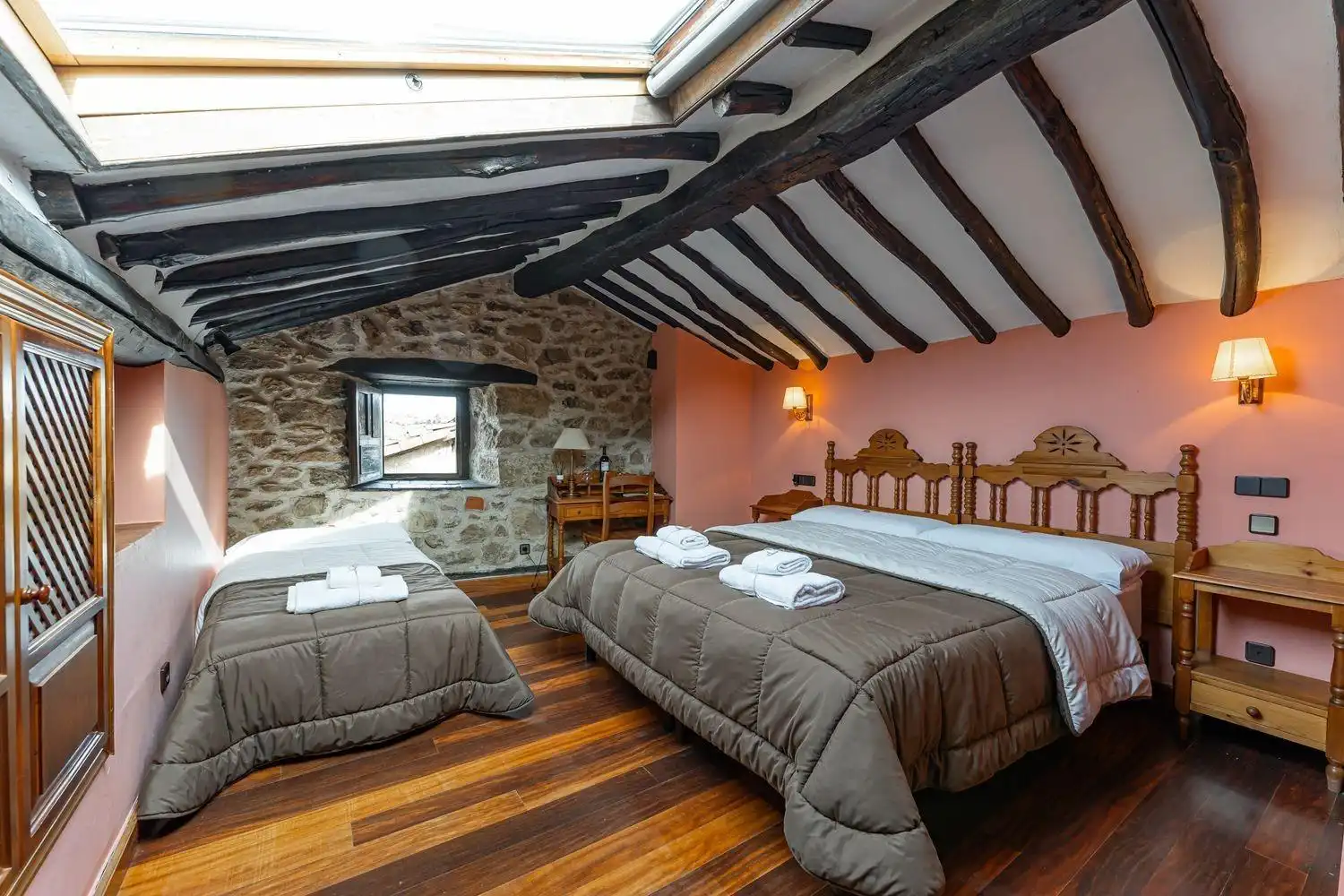 Dormitori de Finca rústica en venda en Candelario amb Calefacció, Jardí privat i Terrassa