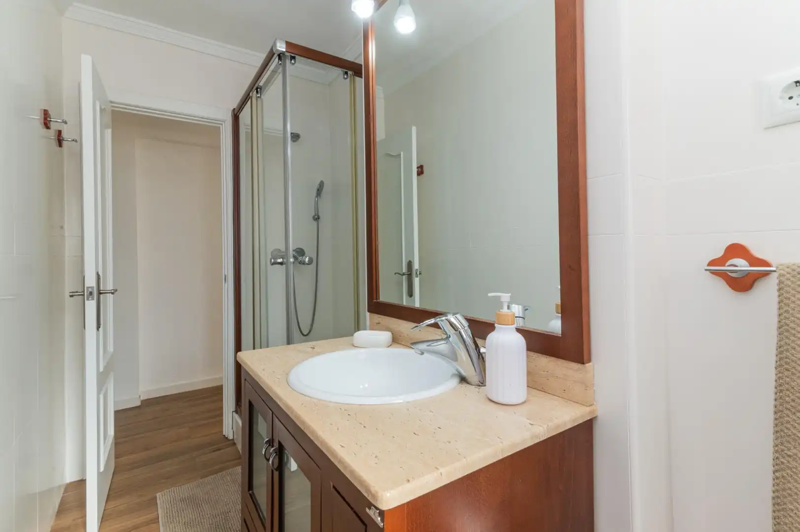 Bathroom of Attic for rent in Granada  with Terrace and Furnished