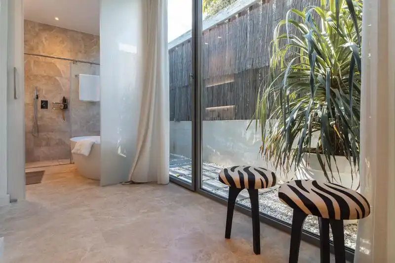 Bany de Casa o xalet de lloguer en Estepona amb Aire condicionat, Jardí privat i Terrassa