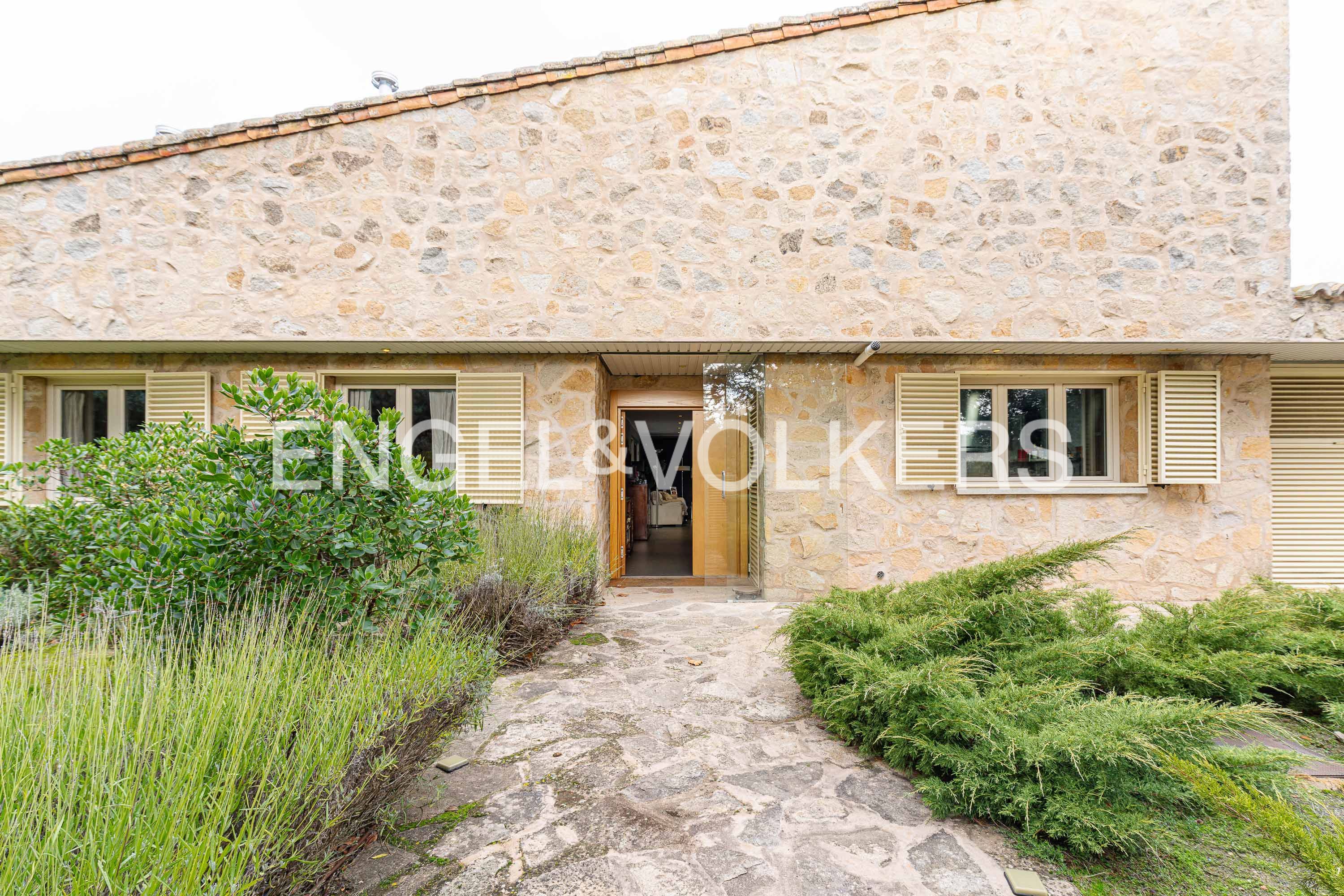 Exterior view of House or chalet for sale in Valdemorillo  with Heating and Private garden