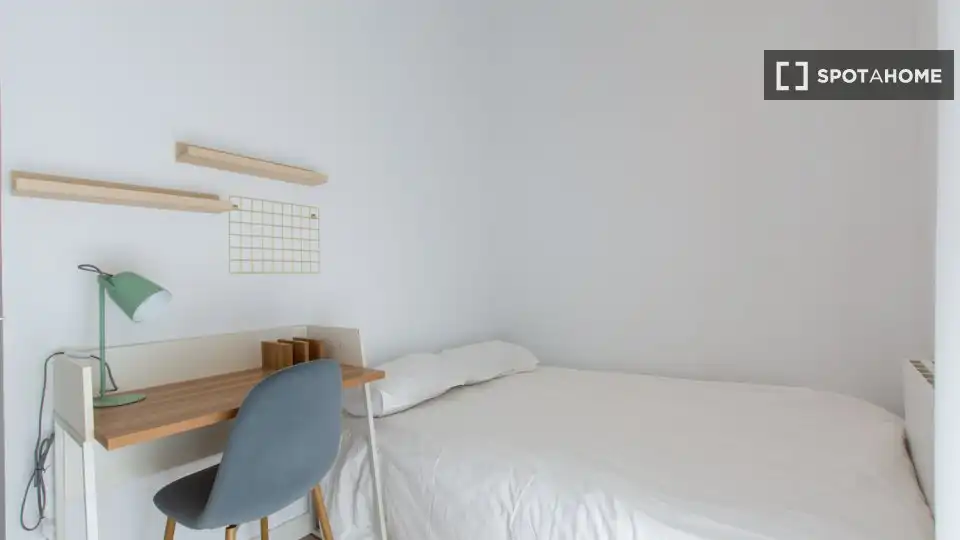 Bedroom of Flat for share in Centro