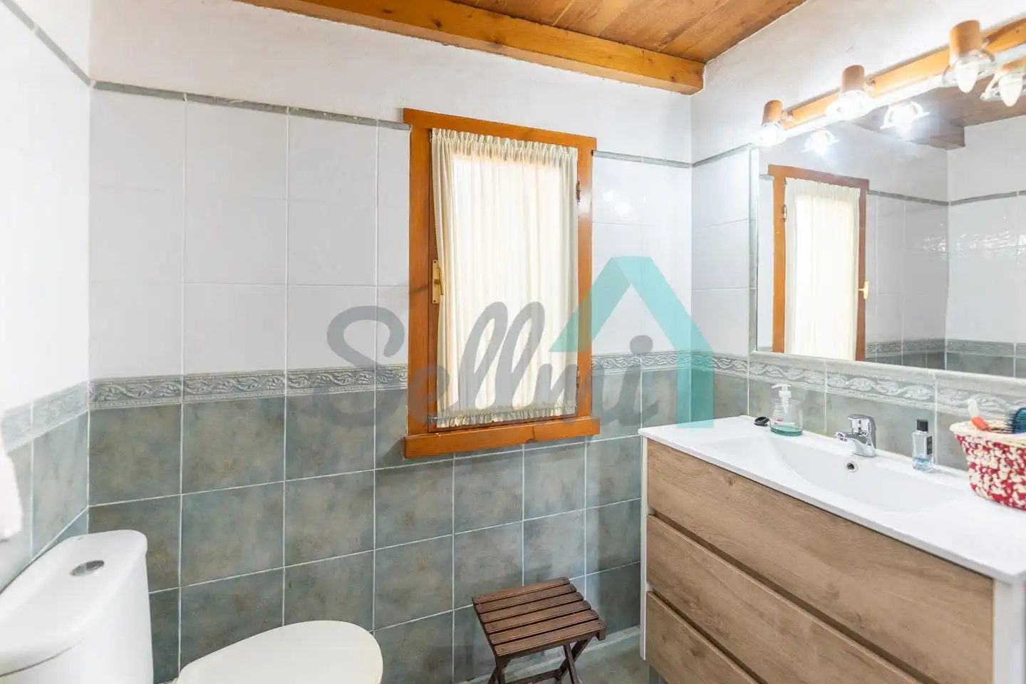 Bathroom of Houses for sale in Valdés - Luarca  with Private garden, Parquet flooring and Terrace