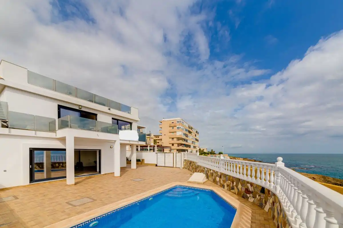 Villa con piscina in vendita a Playa de los Locos