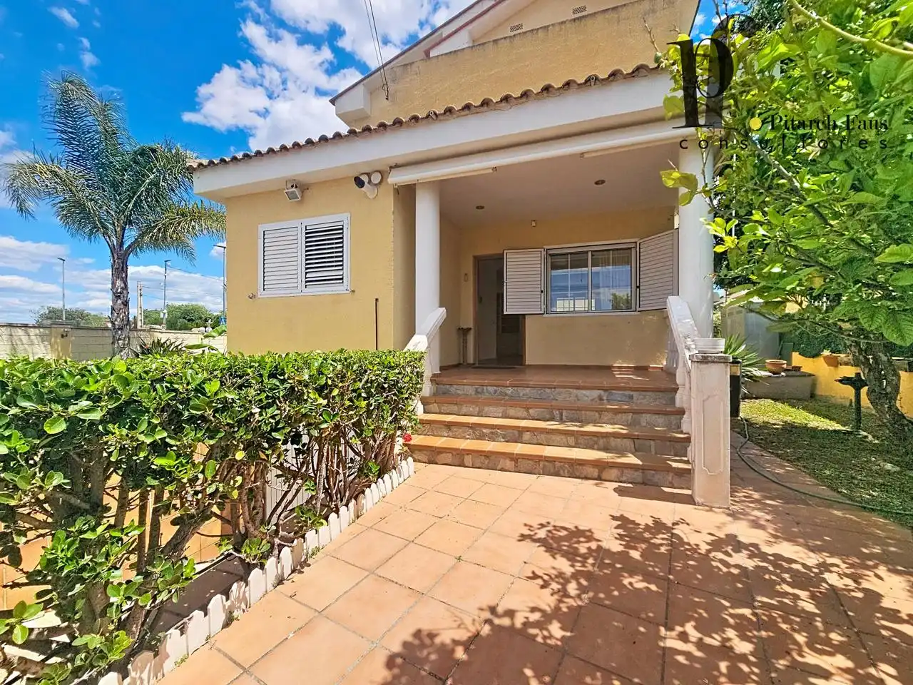 Vista exterior de Casa o chalet en venta en La Pobla de Vallbona con Aire acondicionado, Calefacción y Jardín privado