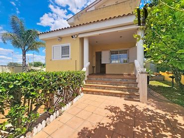 House with balcony for sale in La Conarda