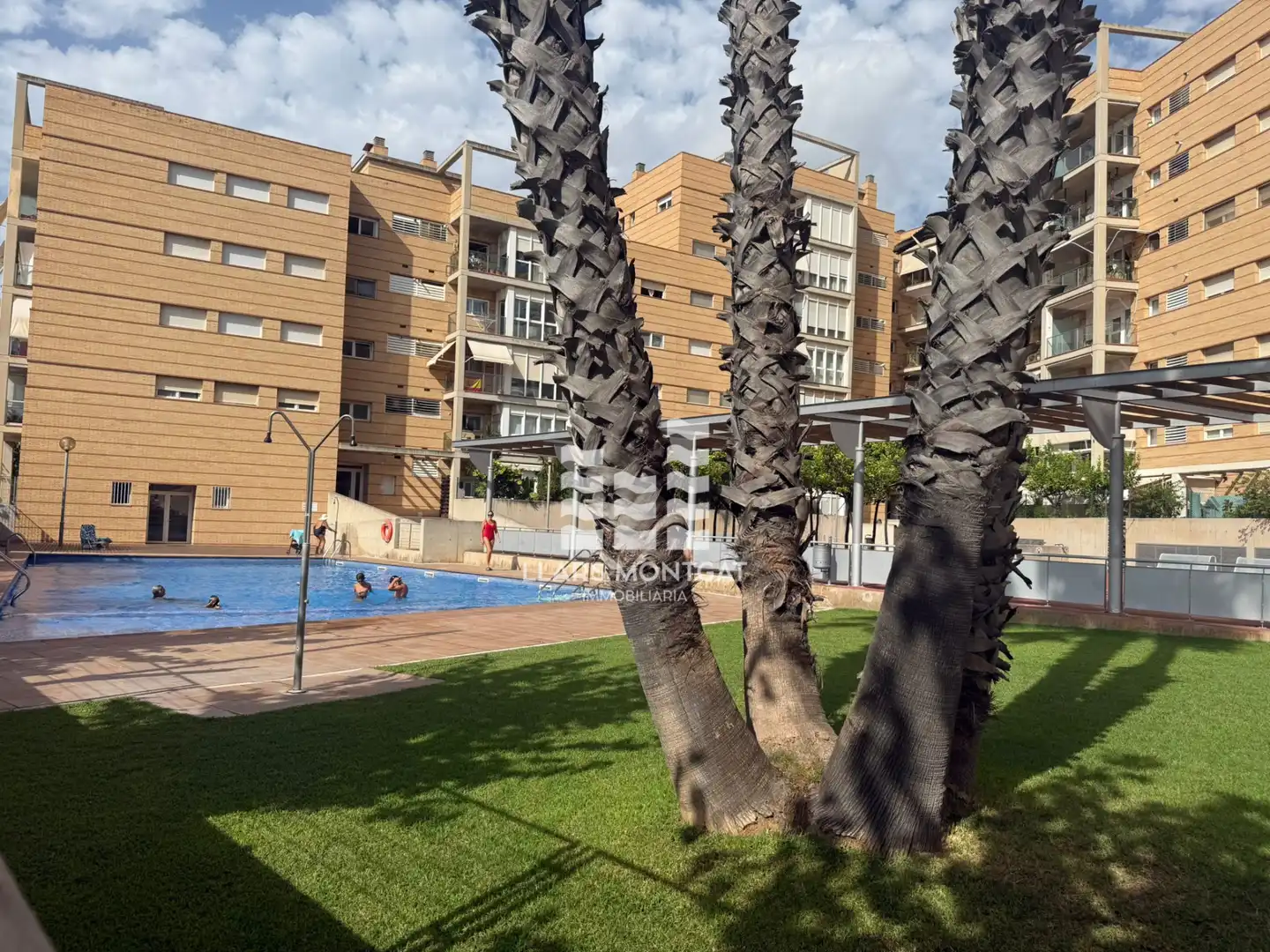 Außenansicht von Wohnung zum Verkauf in Montgat mit Klimaanlage, Heizung und Terrasse