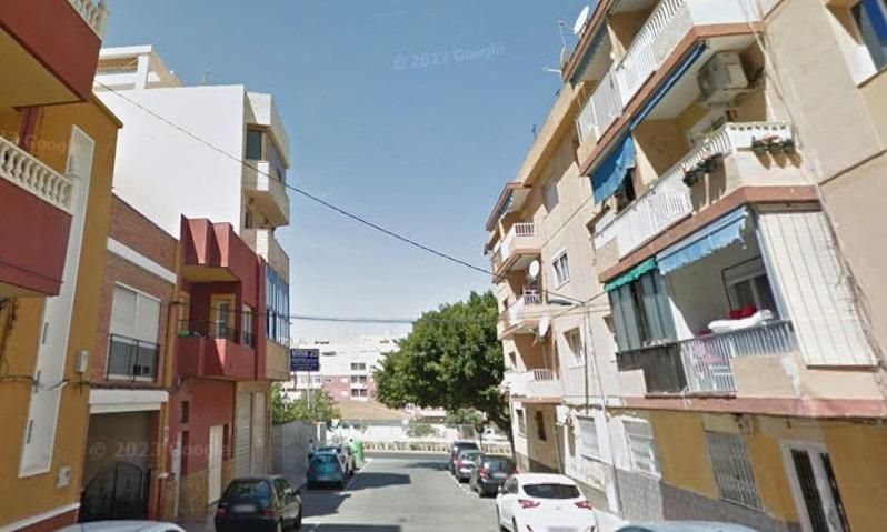 Vista exterior de Pis en venda en Torrevieja amb Terrassa i Balcó