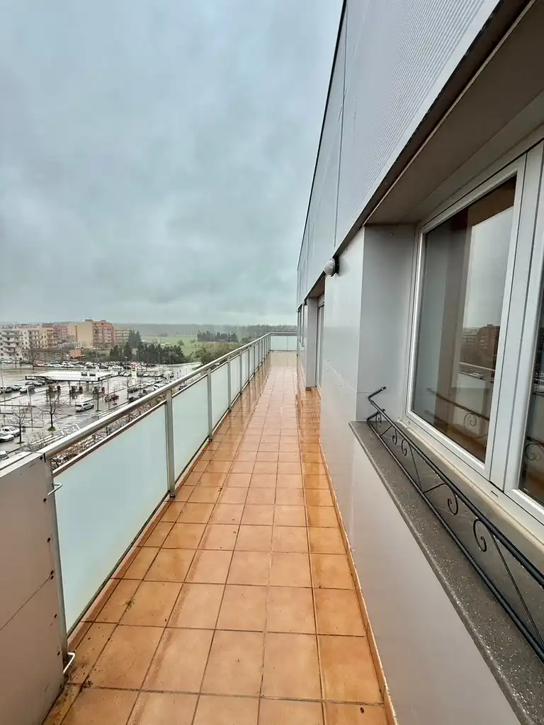 Terrasse von Dachboden zum Verkauf in Figueres mit Heizung, Parkett und Terrasse