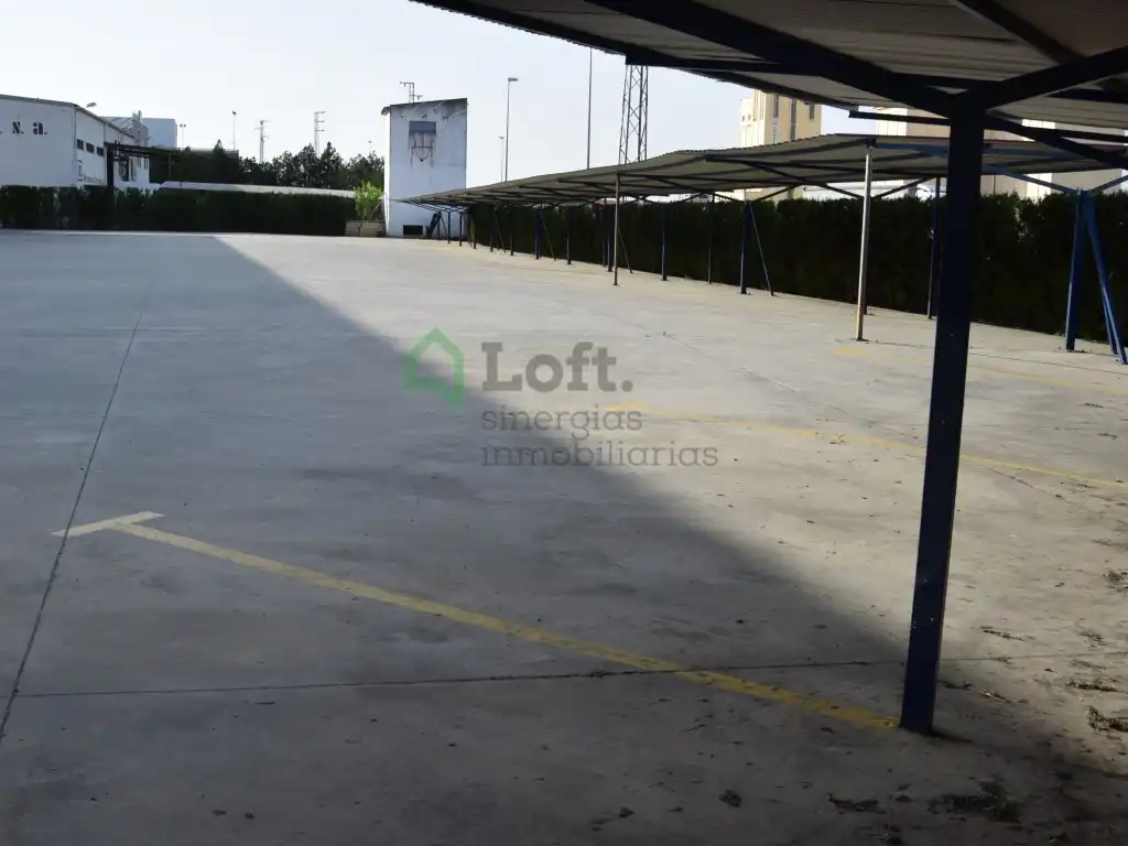 Aparcament de Nau industrial en venda en Badajoz