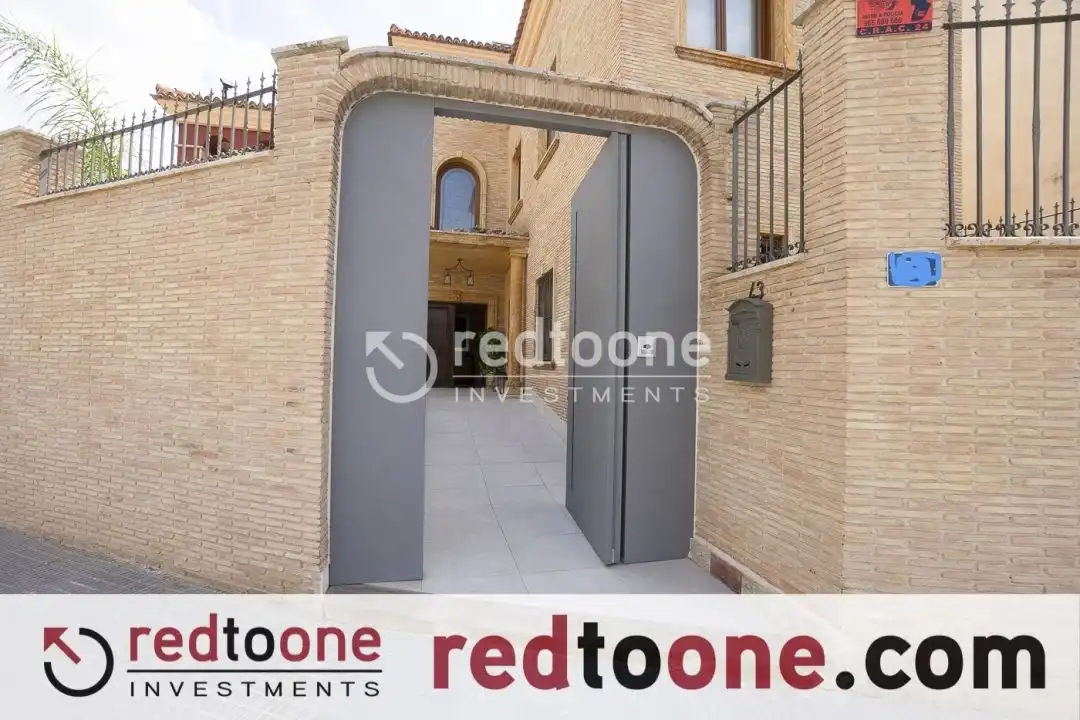 Vista exterior de Casa o xalet en venda en Orihuela amb Jardí privat, Terrassa i Piscina