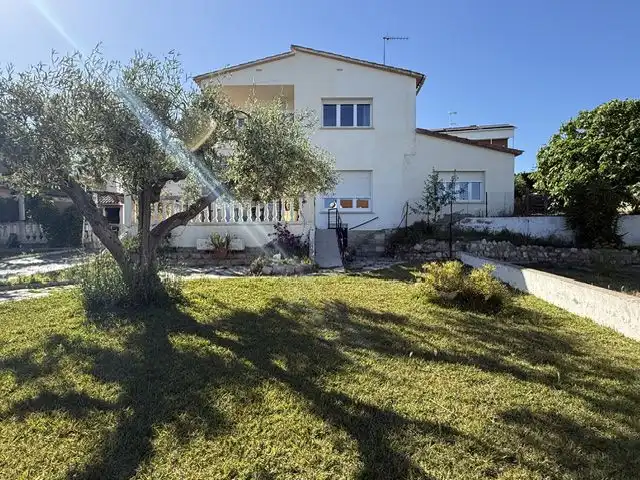 Vista exterior de Casa o chalet en venta en Vilanova i la Geltrú con Calefacción y Terraza