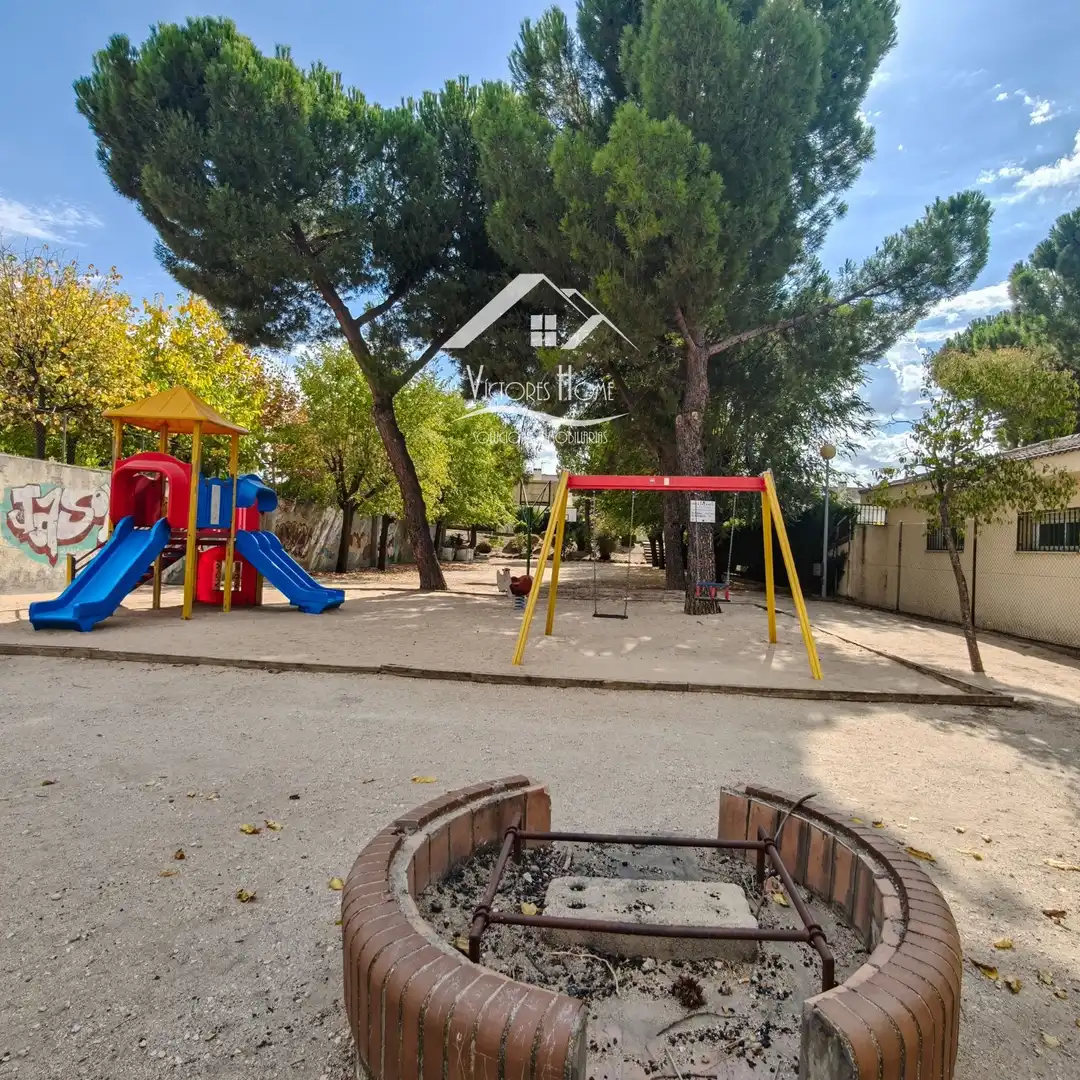 Vista exterior de Casa adosada en venta en Rivas-Vaciamadrid con Aire acondicionado, Calefacción y Jardín privado