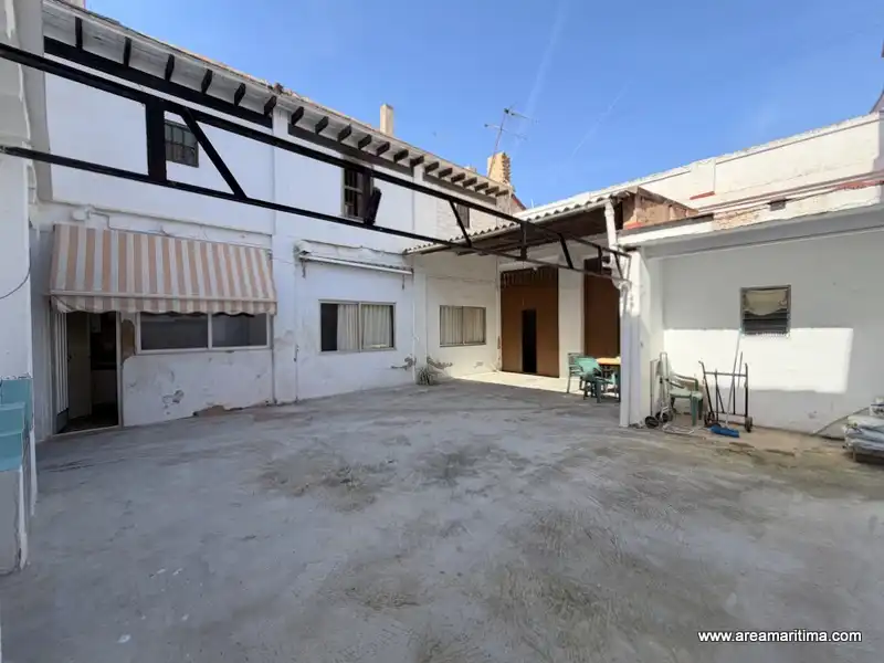 Vista exterior de Casa adosada en venta en Valencia con Trastero y Alarma
