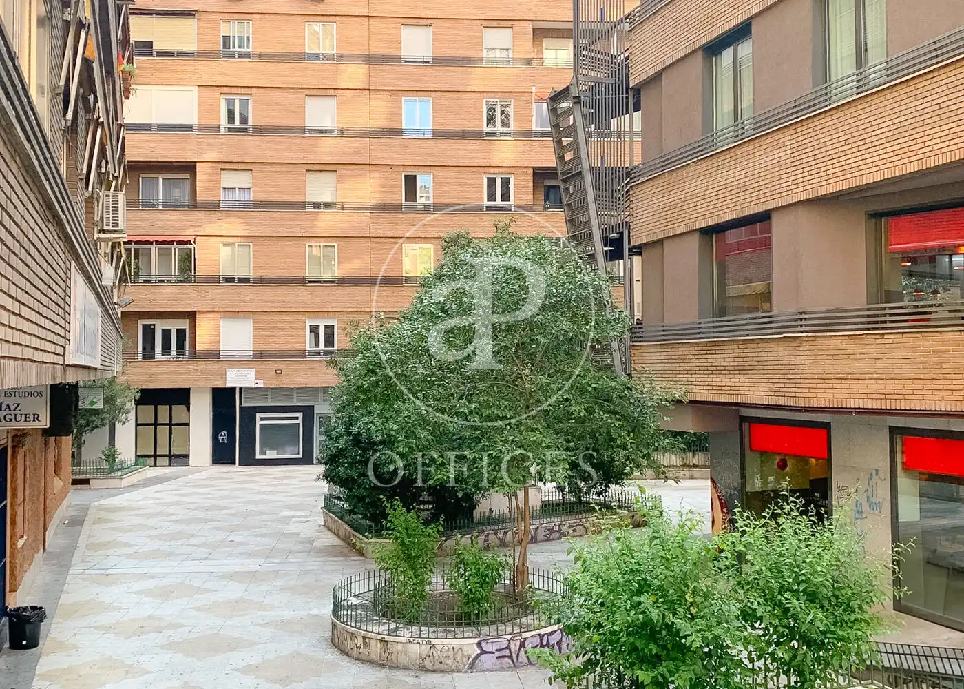Außenansicht von Büro zur Miete in Madrid mit Klimaanlage