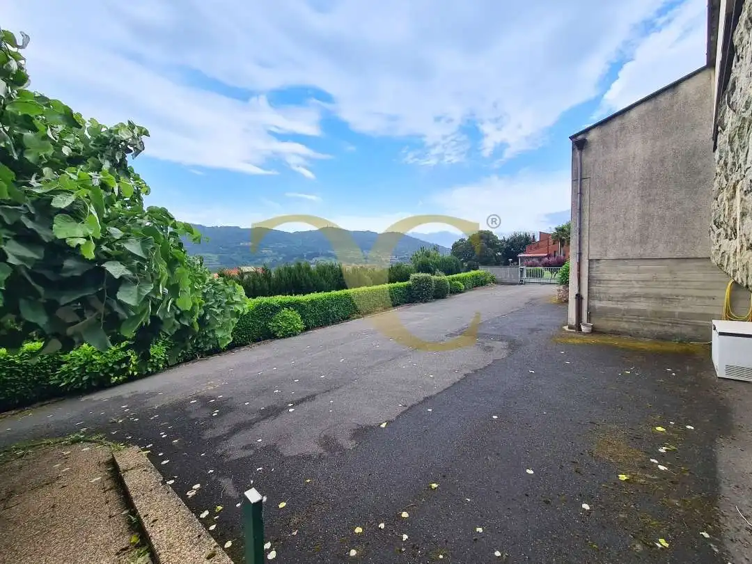 Vista exterior de Casa o xalet en venda en Oviedo  amb Calefacció, Jardí privat i Terrassa