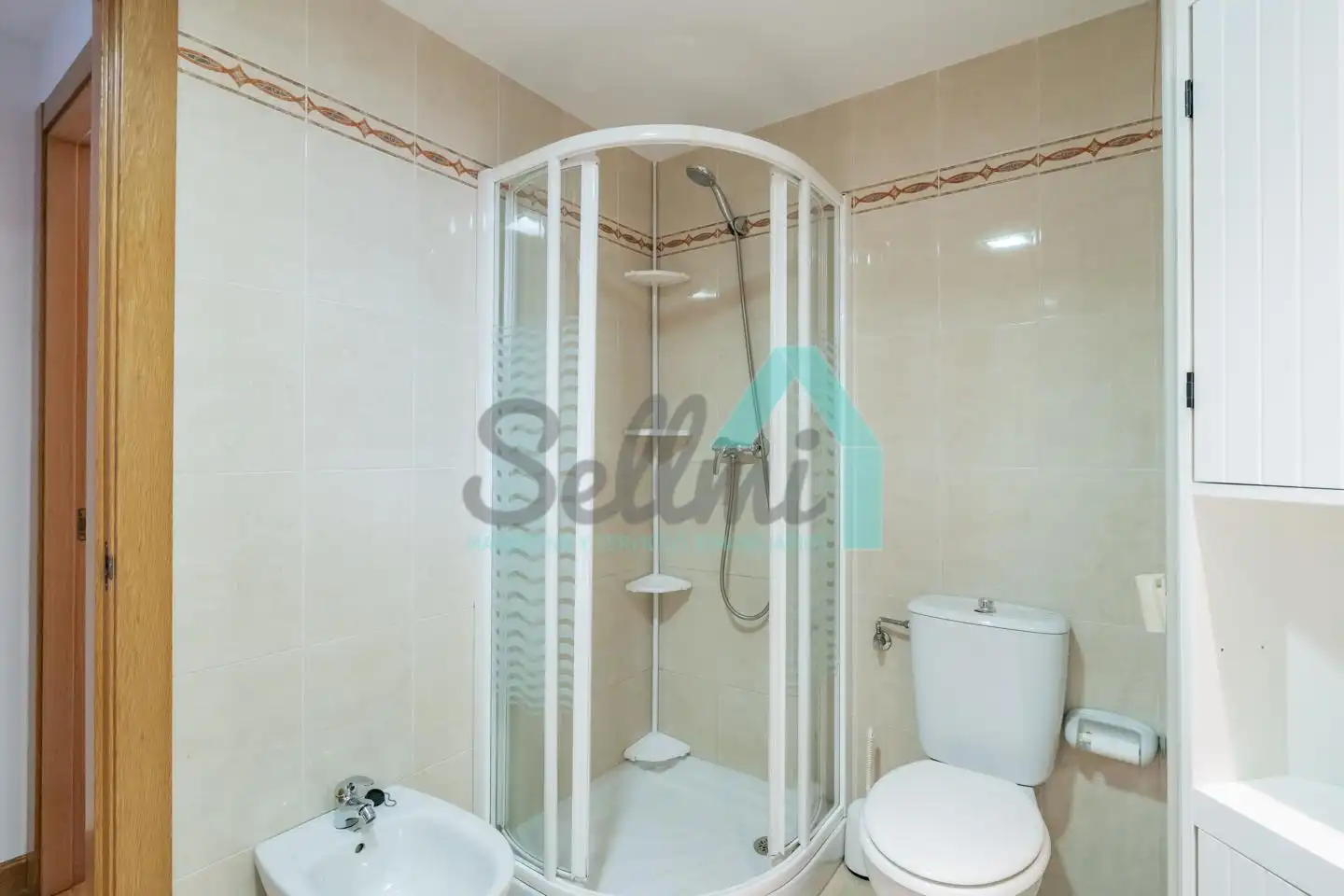 Bathroom of Flat for rent in Oviedo   with Heating, Parquet flooring and Furnished