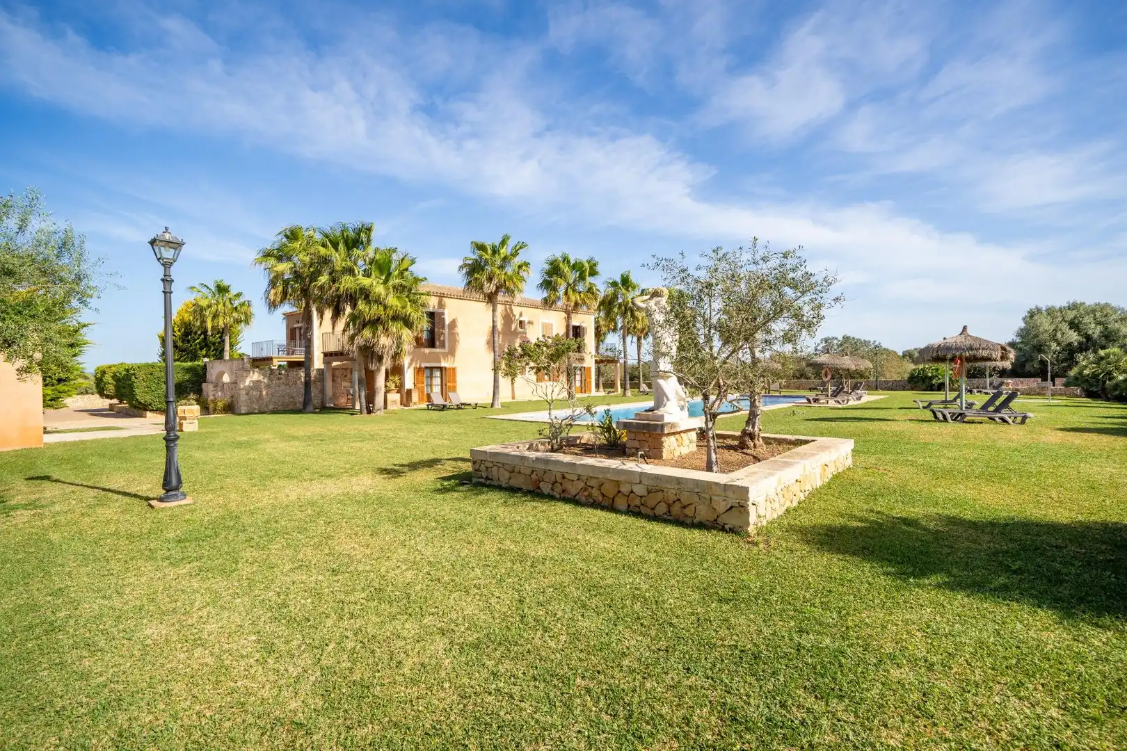 Vista exterior de Edificio en venta en Ses Salines con Piscina comunitaria