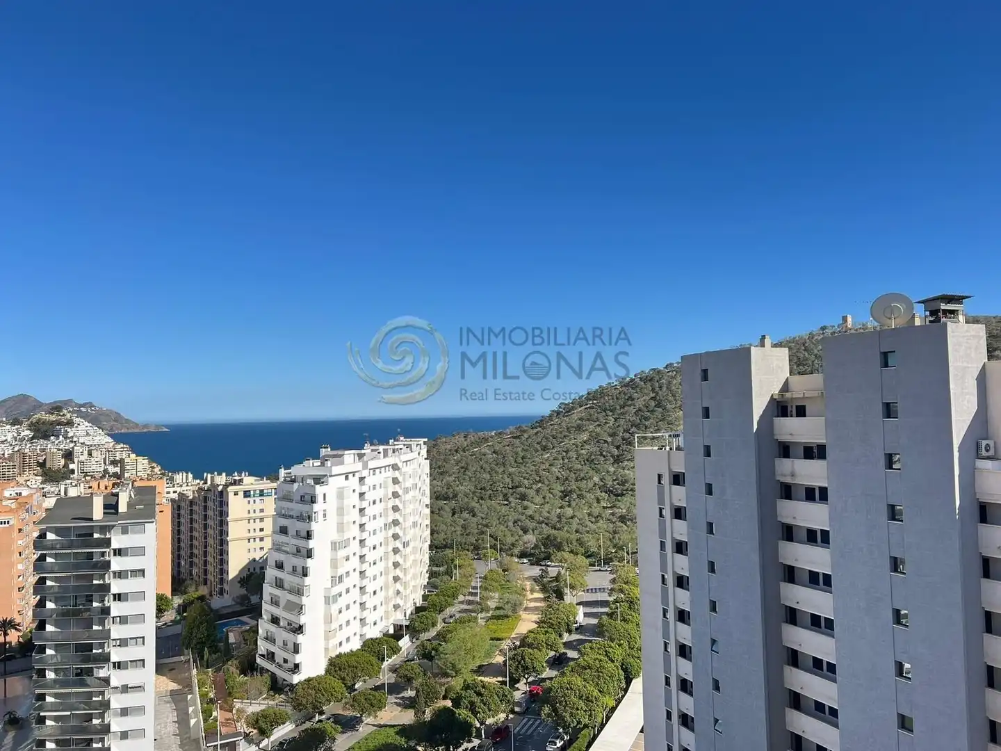 Vista exterior de Àtic en venda en Villajoyosa / La Vila Joiosa amb Aire condicionat, Terrassa i Piscina comunitària