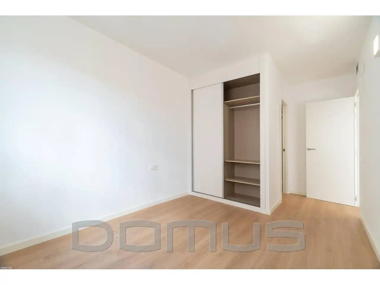 Dormitori de Pis en venda en El Prat de Llobregat amb Aire condicionat, Calefacció i Parquet