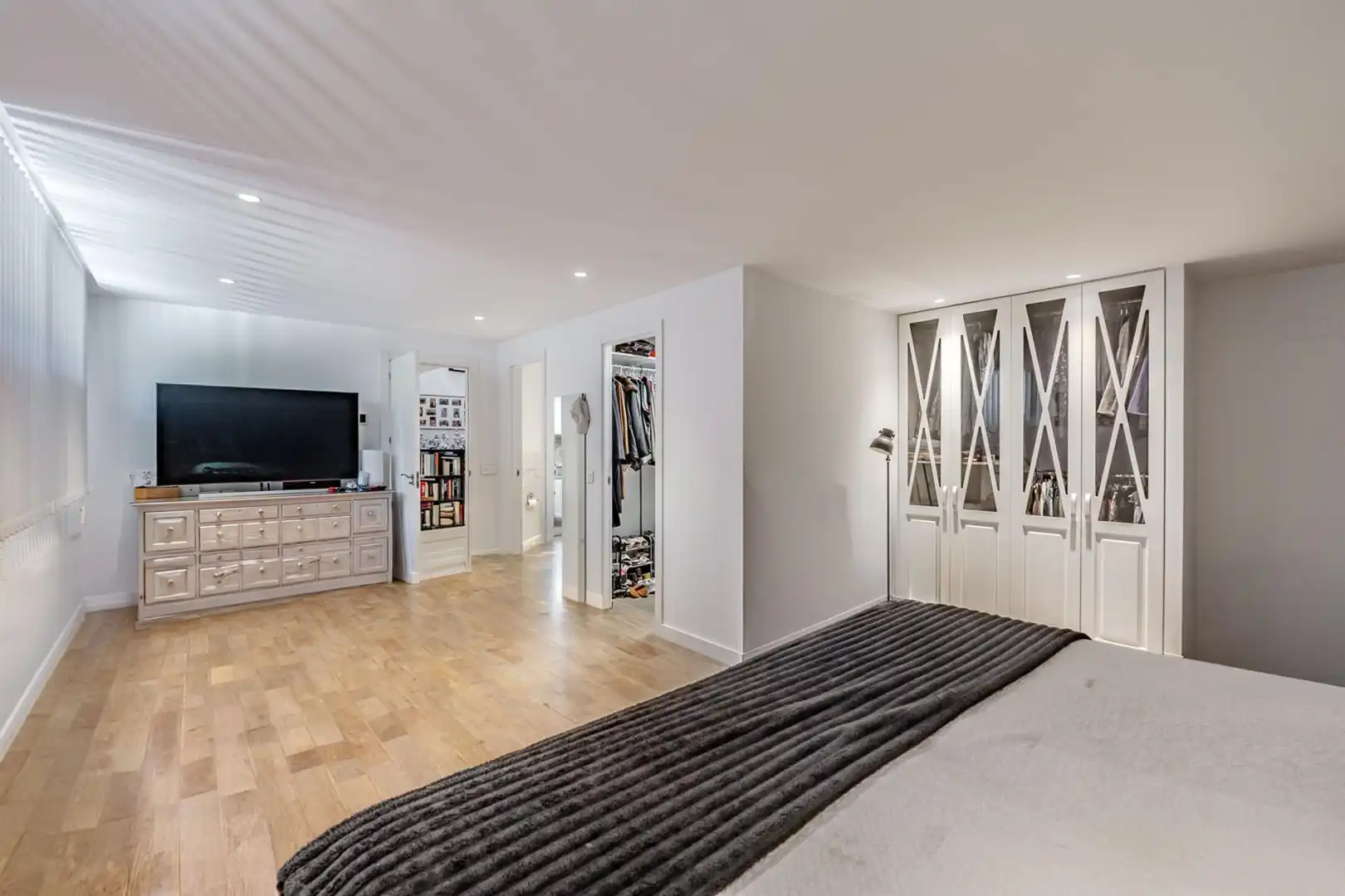 Habitación de Casa adosada en venta en Pozuelo de Alarcón con Aire acondicionado, Calefacción y Piscina