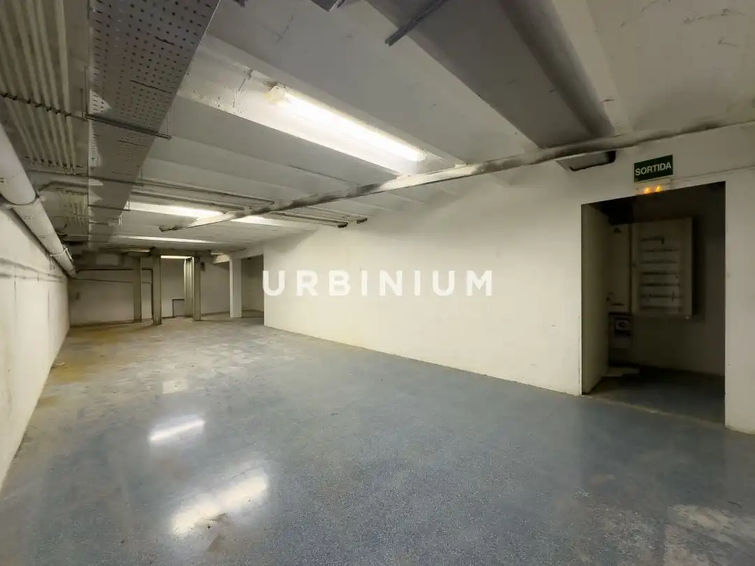 Business premises to rent in Carrer Juli Garreta, imagen 9