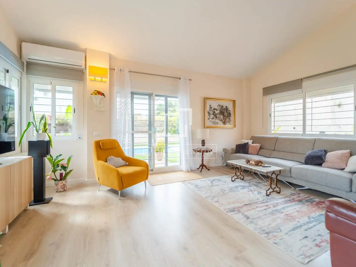 Sala d'estar de Casa o xalet en venda en Bétera amb Aire condicionat, Calefacció i Jardí privat