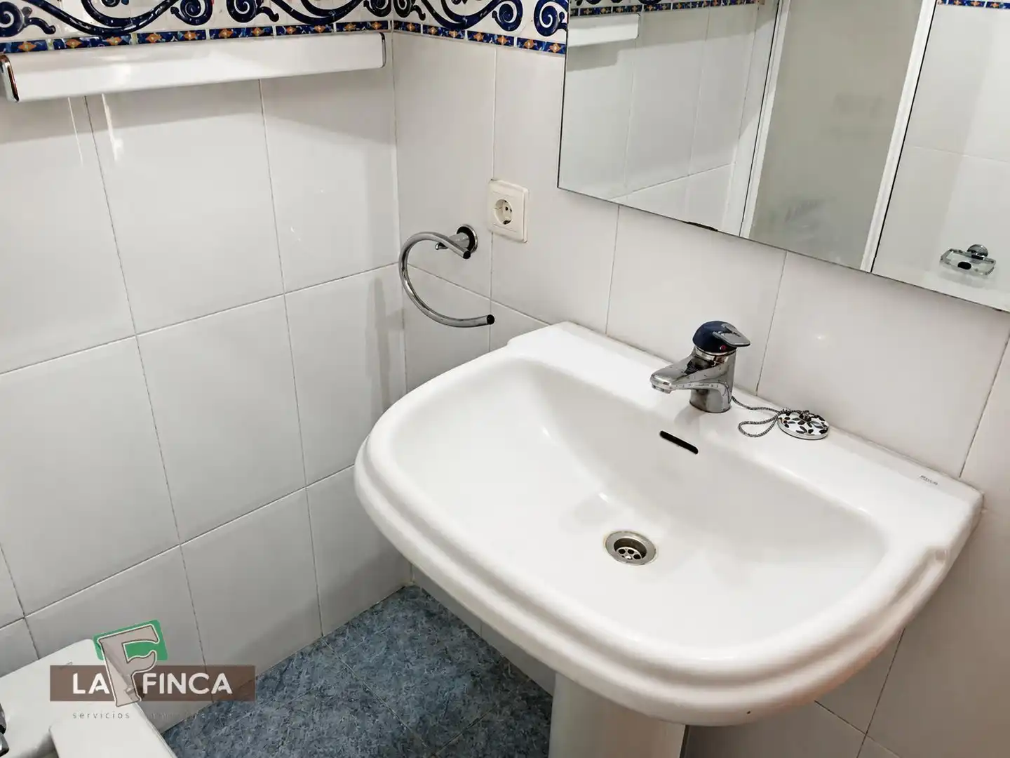 Bany de Pis en venda en Gijón  amb Calefacció i Terrassa