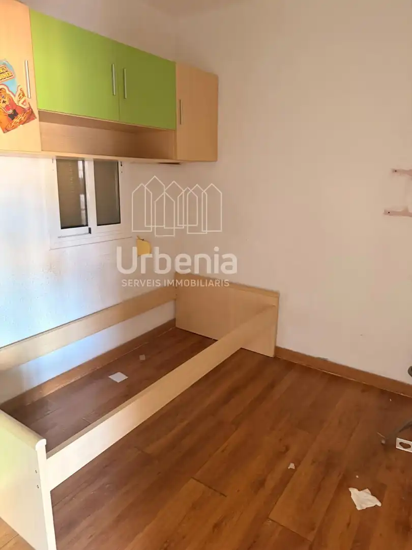 Schlafzimmer von Dachboden zum Verkauf in Mataró mit Terrasse