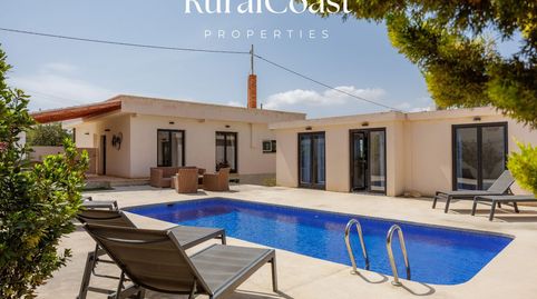 Villa moderna, 5 habitaciones, 3 baños, Piscina, Trastero y Aire acondicionado, casa de invitados.