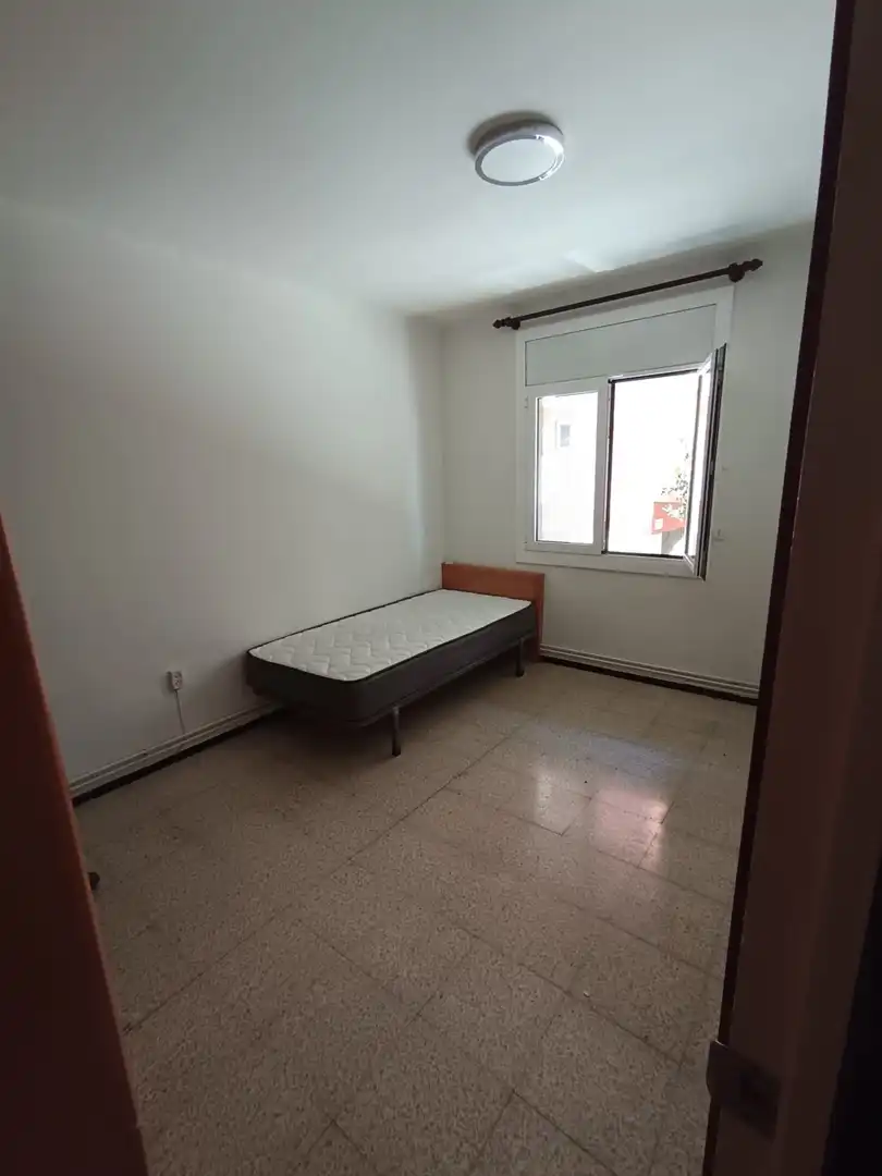 Habitación de Piso de alquiler en Girona con Calefacción, Terraza y Amueblado