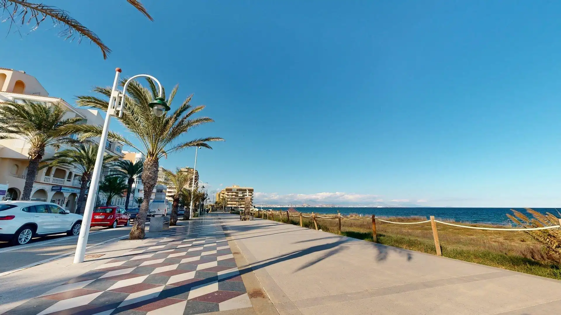 Vista exterior de Apartament en venda en Elche / Elx amb Aire condicionat, Terrassa i Moblat