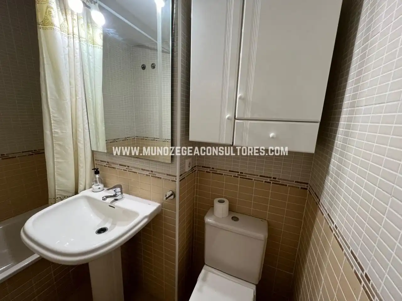 Bathroom of Flat for rent in Lucena  with Air Conditioner and Furnished