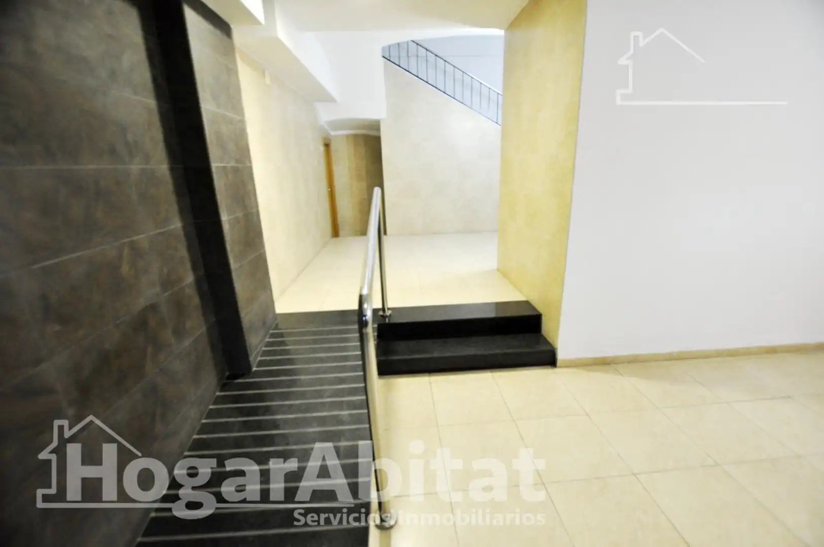 Wohnung zum Verkauf in Valencia mit Klimaanlage, Parkett und Terrasse