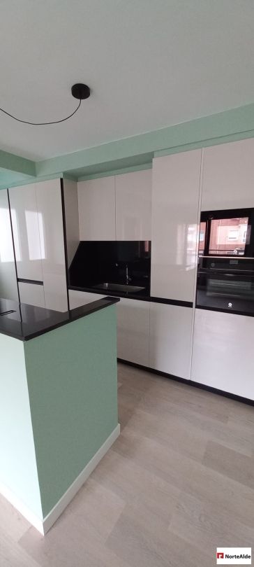 Cocina de Piso en venta en Barakaldo  con Calefacción y Balcón