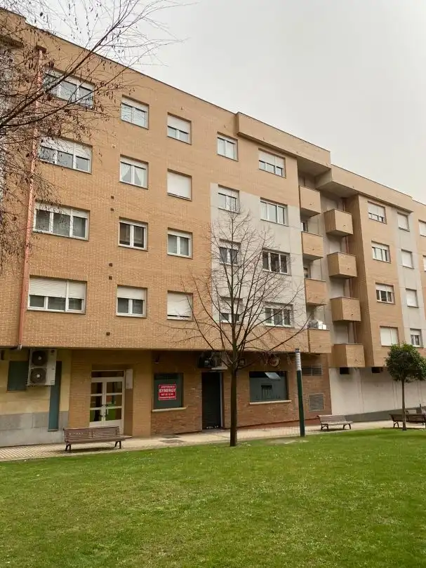 Business premises for sale in Trobajo del Camino, imagen 2