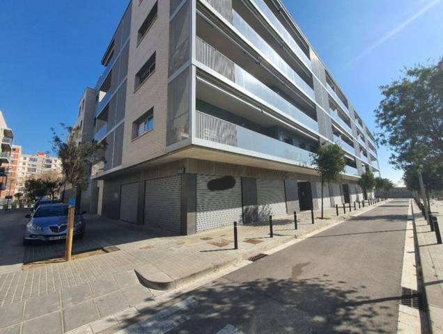 Local comercial en Venta en Calle lluis maria xirinacs i damians en Casagemes