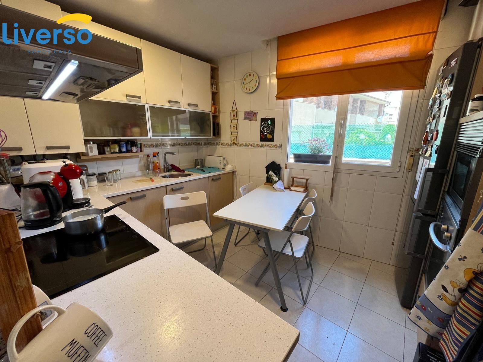 Cuina de Casa adosada en venda en Burgos Capital amb Calefacció, Jardí privat i Traster