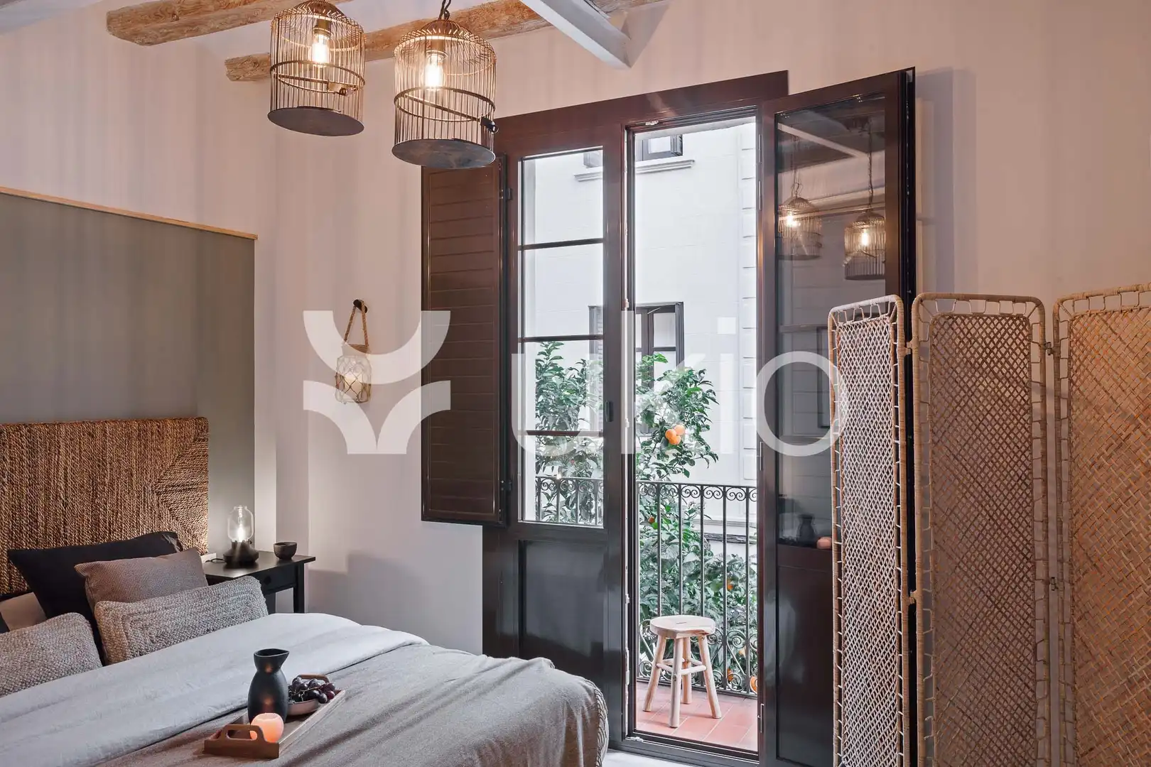 Dormitori de Apartament de lloguer en Barcelona amb Aire condicionat, Moblat i Rentadora