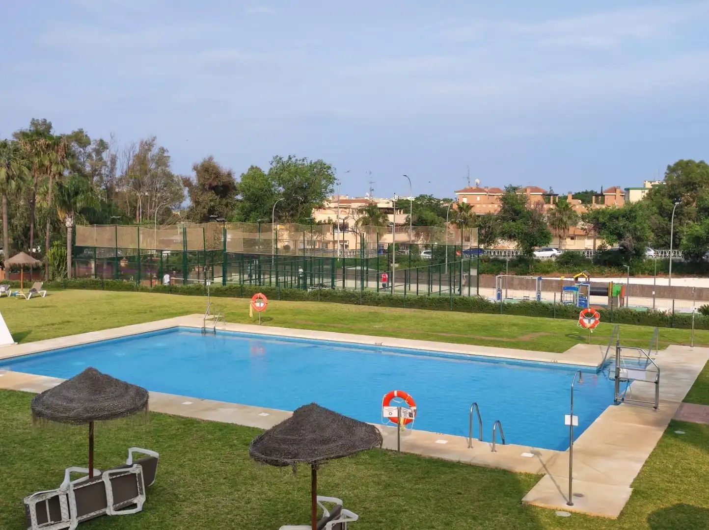 Piscina de Casa adosada en venta en Torremolinos con Aire acondicionado, Jardín privado y Terraza