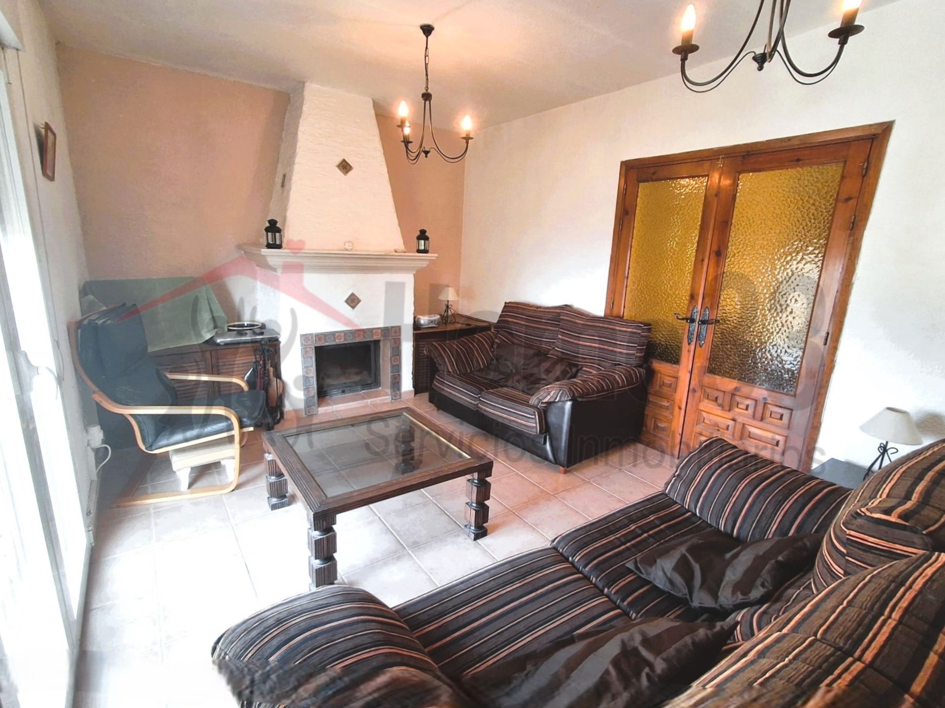 Sala d'estar de Finca rústica en venda en Enix amb Aire condicionat i Moblat